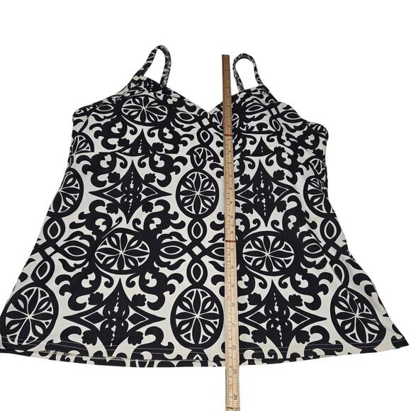Lands End Takini Top Women 16 DD V Neck Shelf Bra Tile Print Swimwear Vacation - Picture 4 of 9